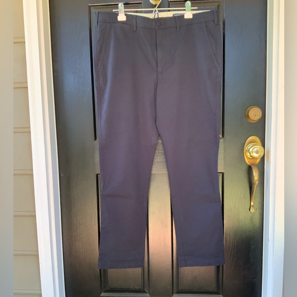 NWOT:Men’s Cremieux (Dillards)navy tapered leg pant w/comfort stretch.Size:38x32
